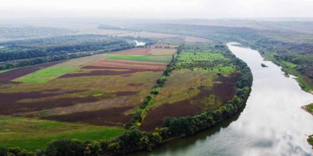 Environmental and land use law river and land